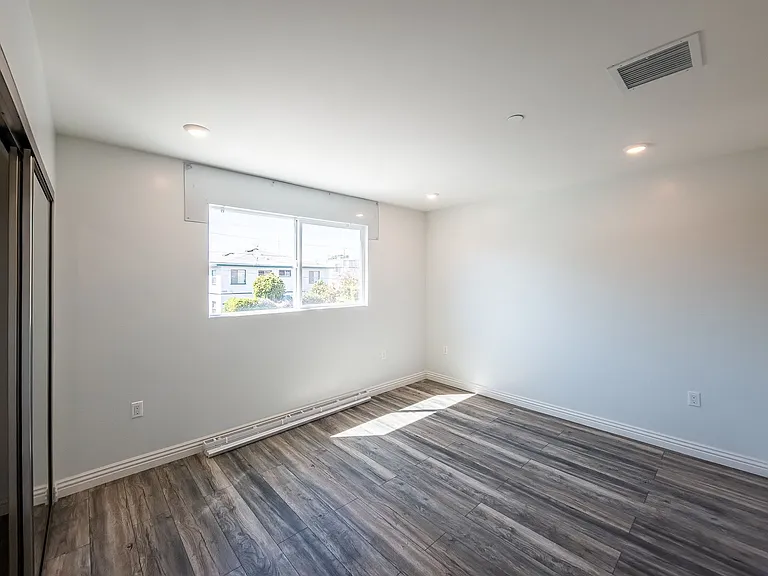 5258 Denny Ave — Photo 15