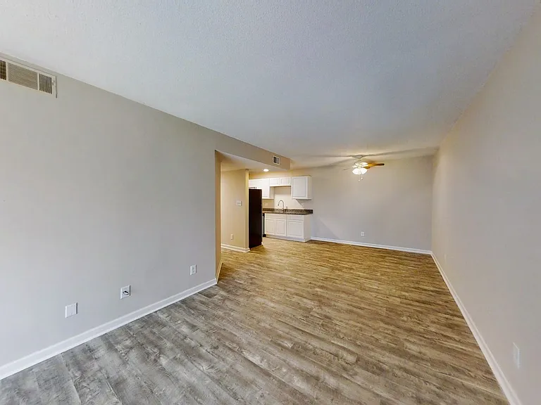 Newly Renovated 3 Bedrooms! — Photo 24
