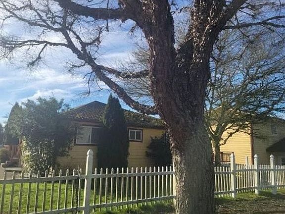 3rd image of 10914 Willow Rd