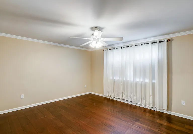 1827 Larchmont Ln — Photo 38