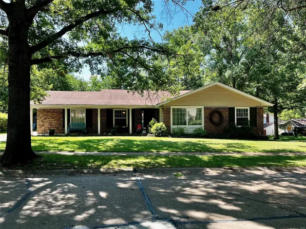 1500 Mautenne Dr, Ballwin, MO 63021