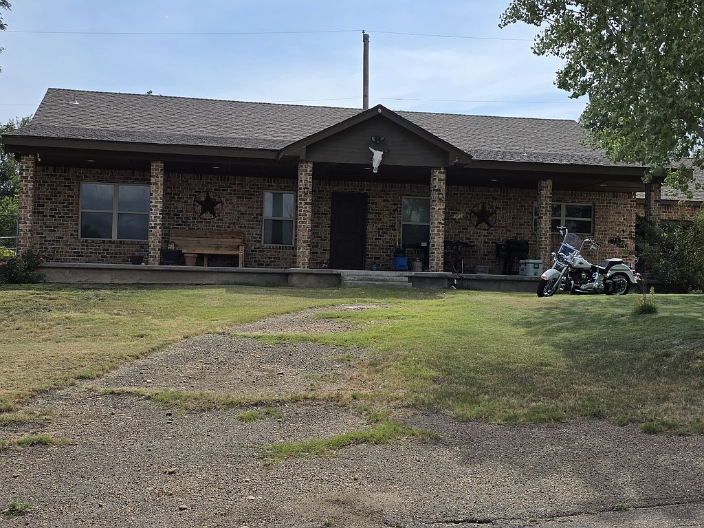135 Clubhouse Dr - Property Image