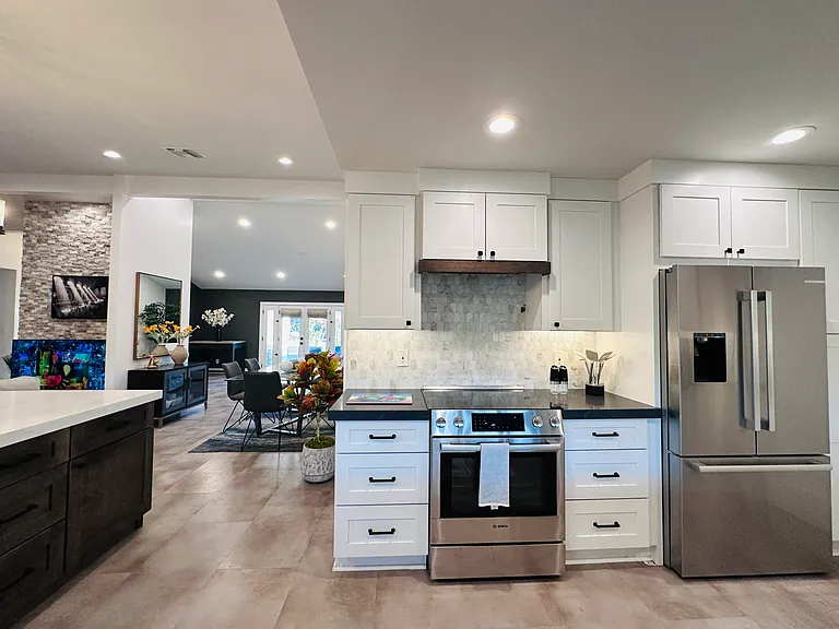 Chef's Kitchen: 
Fully equipped with everything you need to prepare a nice meal, featuring quartz countertops, a coffee maker, and a massive center island perfect for meal prep and casual entertaining.