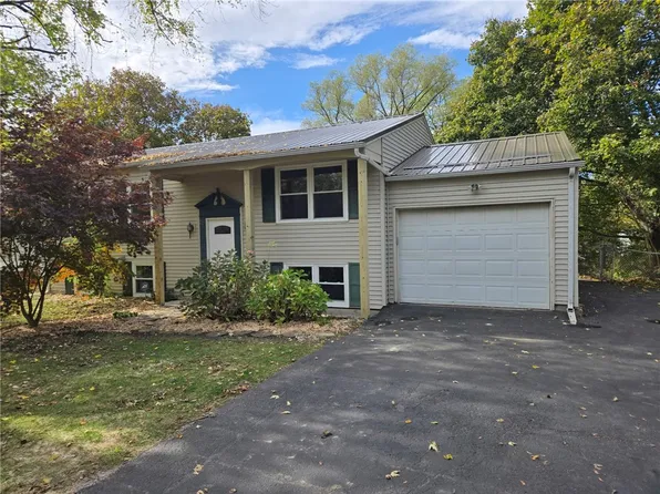 27 Lynaugh Rd, Victor, NY 14564