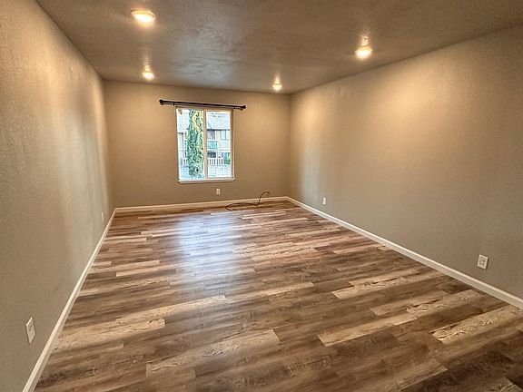 5th image of 627 Acacia Way APT 18