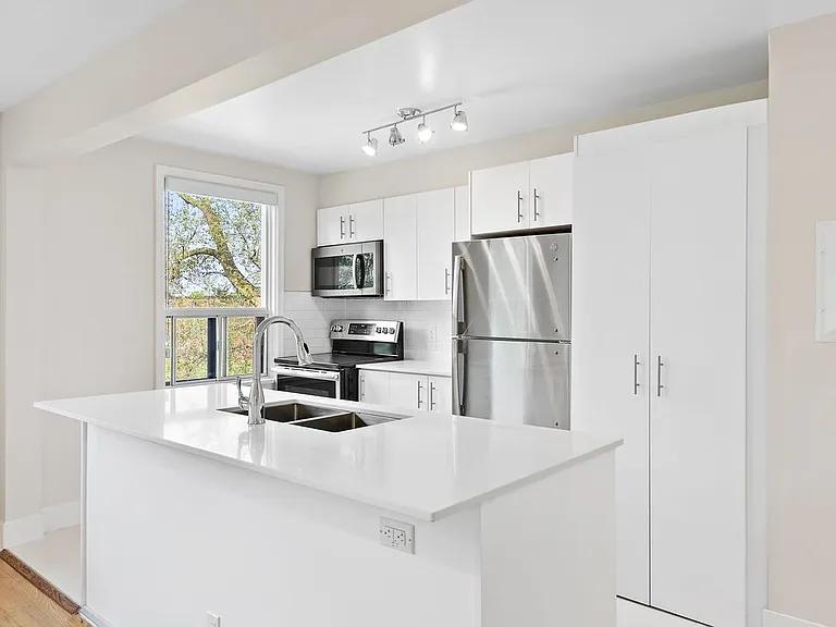 19 Engelhart Cres #64-68 — Photo 22