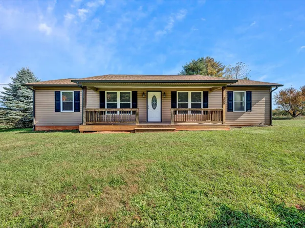 1038 Capital Hill Rd, Moneta, VA 24121