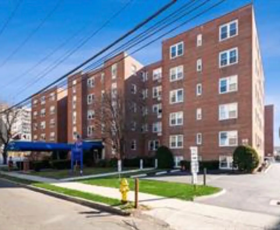2 bed, 1056 sqft, $2,700 — Photo 1