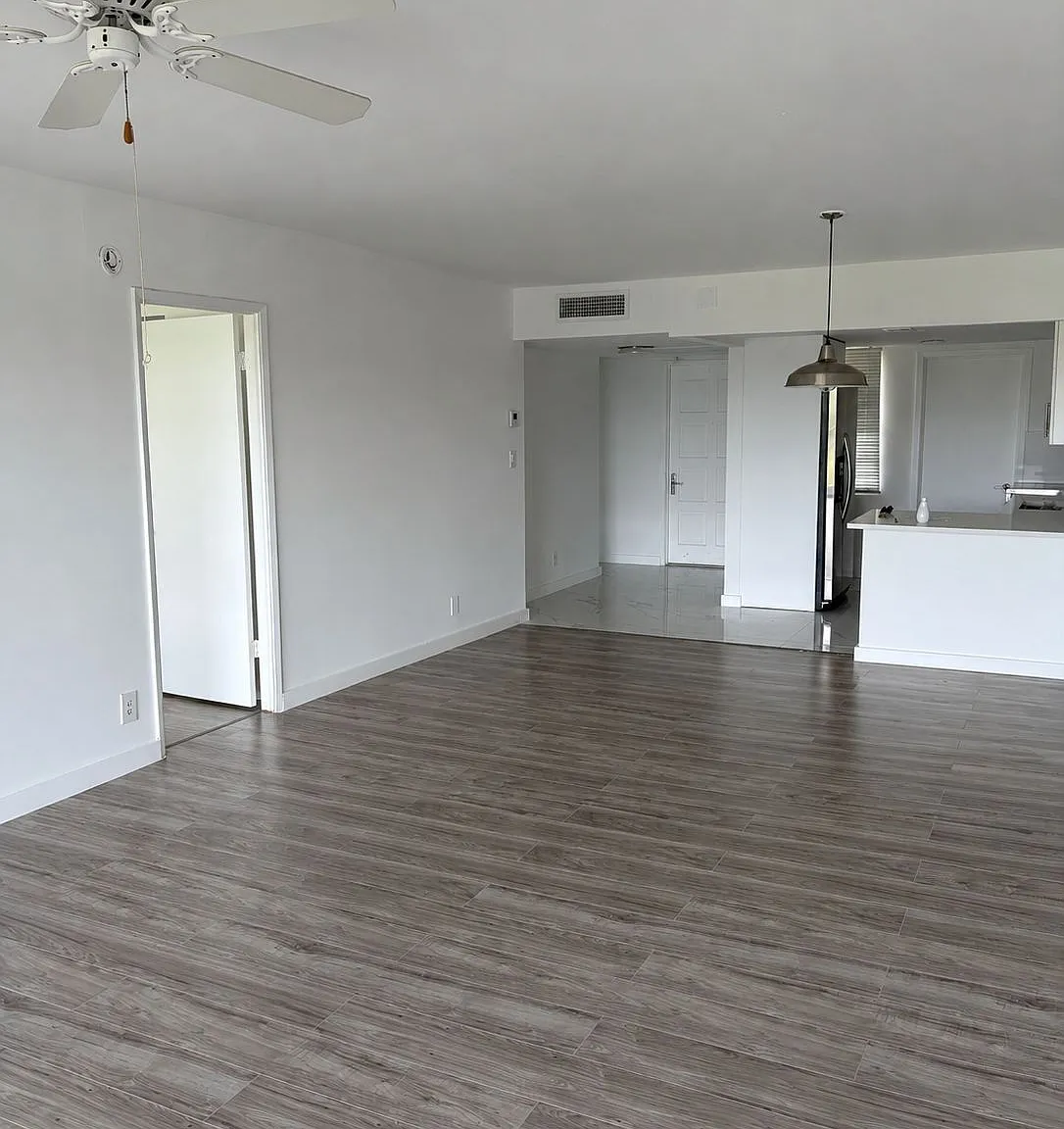 1 bed, 900 sqft, $1,980 — Photo 2
