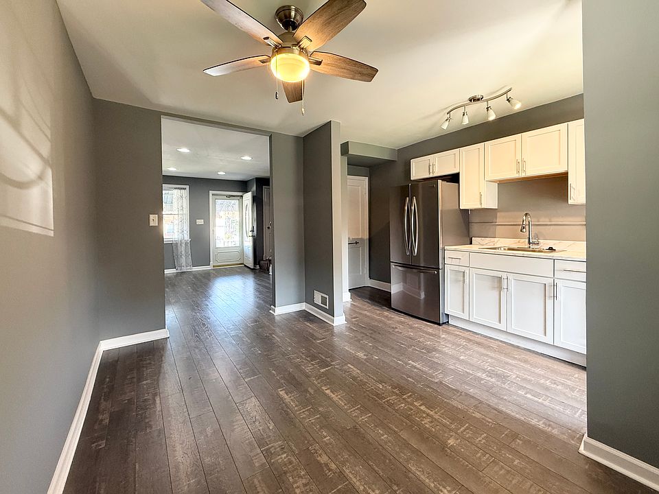 Stunning kitchen, spacious Living Rm & Dining Rm with LVP flooring, recessed lighting, & track lighting!!