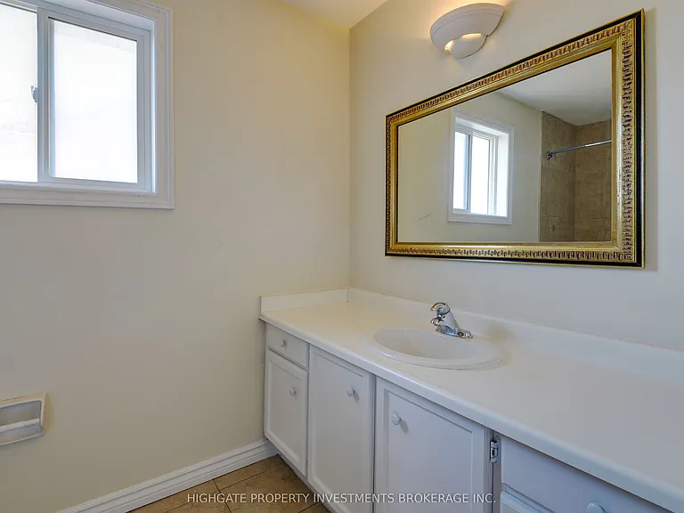 654 Brougham Pl #MAIN UPPER — Photo 14
