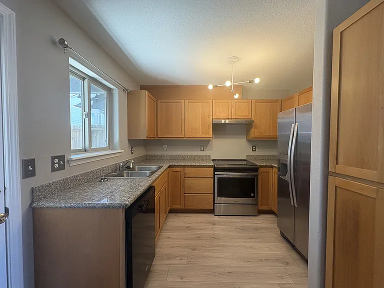 450 Midway Rd #15 — Photo 6