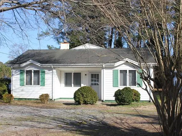 1103 New Point Comfort Hwy, Mathews, VA 23109