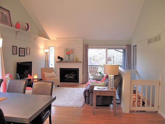 3rd image of 42W399 Hawthorne Ct #0