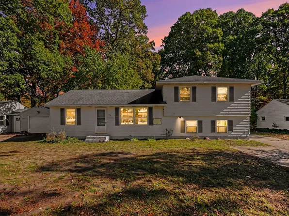 374 N 6th Ave, Fruitport, MI 49415