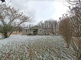 306 N Point Dr, Clendenin, WV 25045