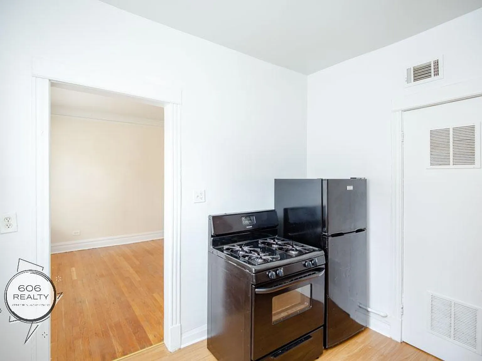 Marquette Park Apartment! — Photo 2