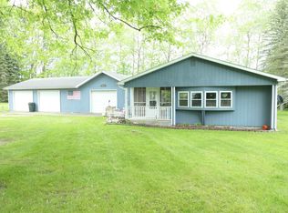 1078 Duquesa Dr, Weidman, MI 48893