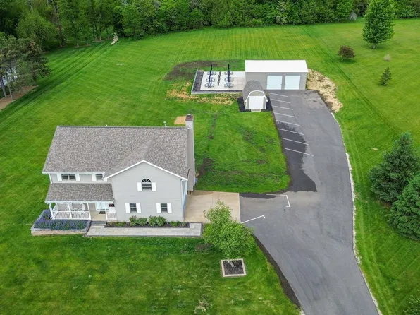 142 Legion Rd, Washington, IL 61571