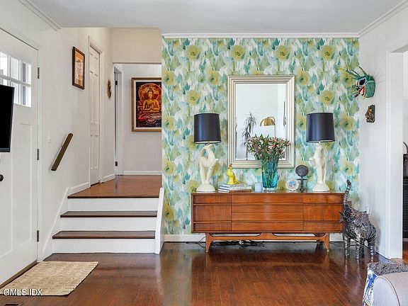 3rd image of 42 Nicholas Ave