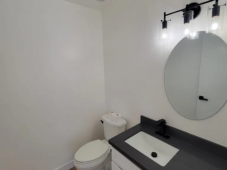 2210 Sierra Ct — Photo 11