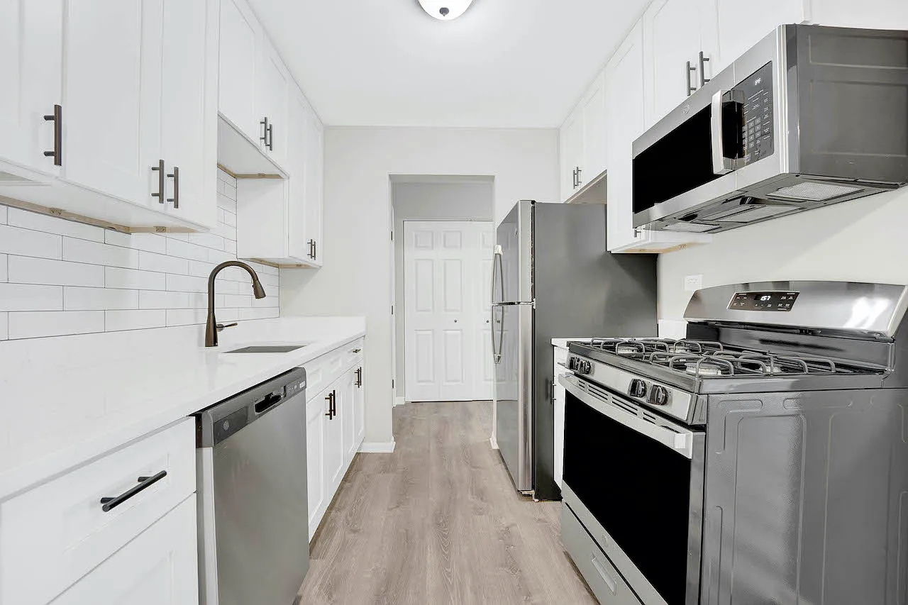 3 bed, 1250 sqft, $2,545 — Photo 4