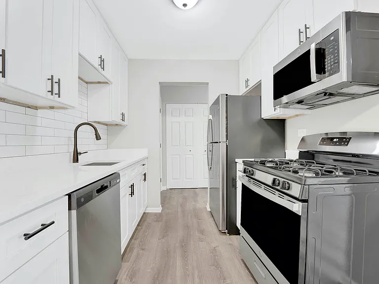161 W 63rd St #C206 — Photo 4