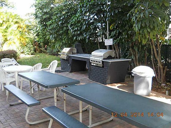 5th image of 801 S Federal Hwy APT 805