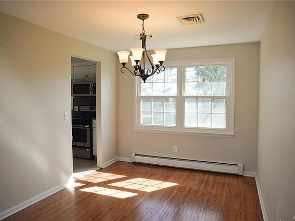 3rd image of 438 Willow Green Dr