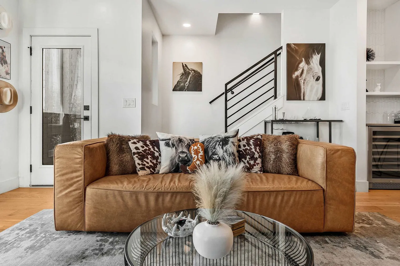 3 bed, 3.0 bath, 2077 sqft, $6,945 — Photo 4