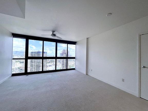 3rd image of 600 Queen St APT 3606