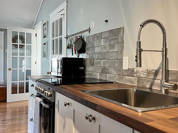 2nd image of 104 Mussey St #2