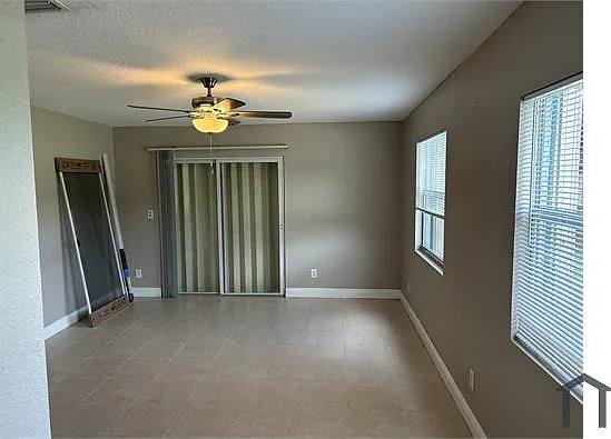 860 NE 35th St — Photo 23