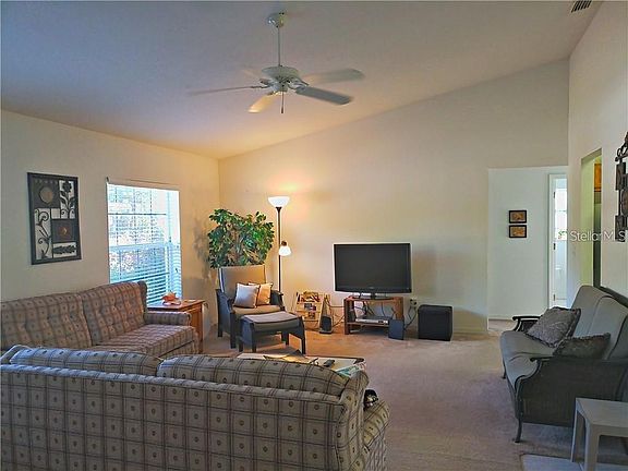 3rd image of 2611 Orchard Cir