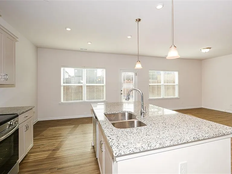 350 Cranston Dr — Photo 13
