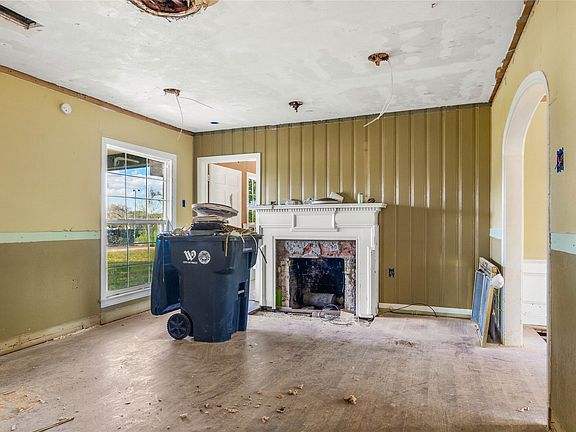 4th image of 2928 Pine Ave