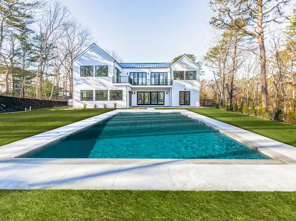 10 Van Scoys Path W, East Hampton, NY 11937