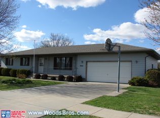4010 Greenwood Dr, Grand Island, NE 68803