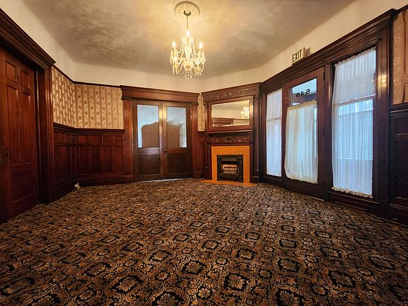 4th image of 551 W 8th St #17574756