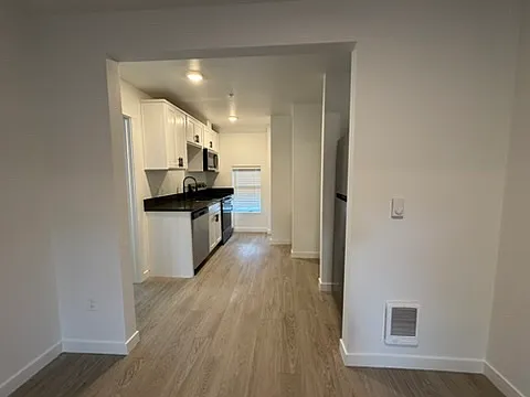 3827 SE 52nd Ave #202 — Photo 6