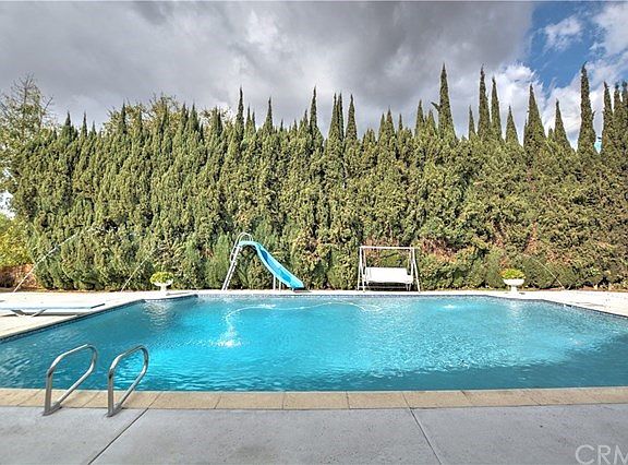 One of the largest pools in Los Feliz!