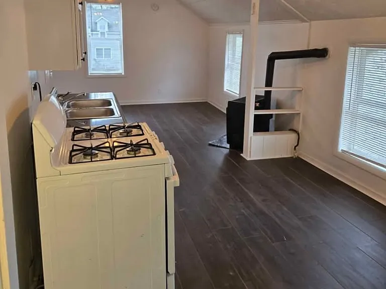 4425 Central St — Photo 10