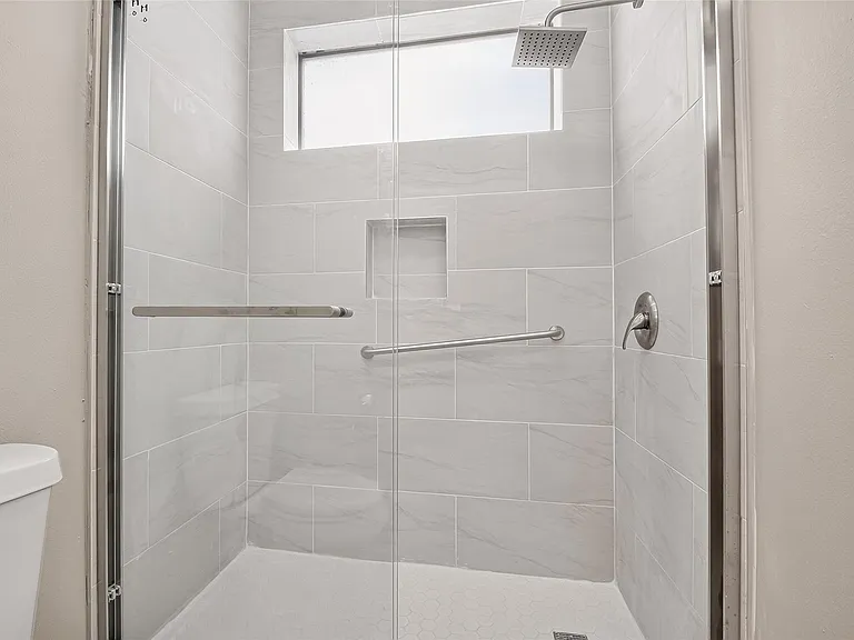 1513 Roy St — Photo 32