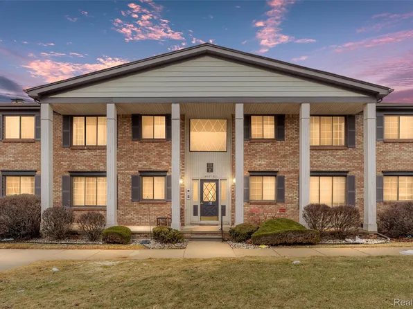 19729 Ridgemont St #31, Saint Clair Shores, MI 48080