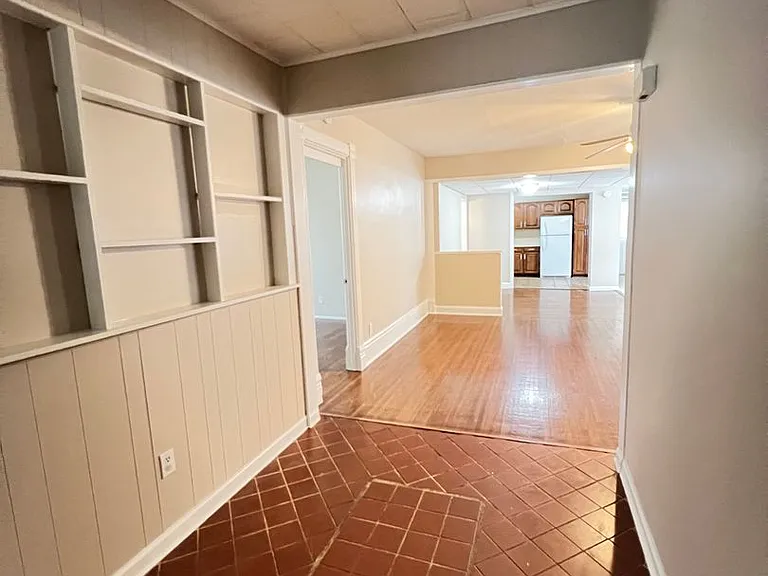 224 E Commercial St — Photo 3