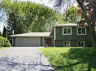 4892 Robinhood Cir, Shoreview, MN 55126