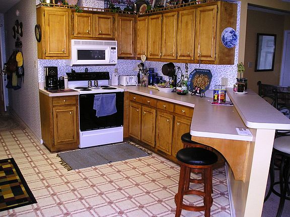 3rd image of 695 Creekside Dr
