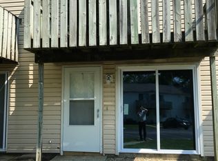 132 Cora Ave APT D, Fox Lake, IL 60020