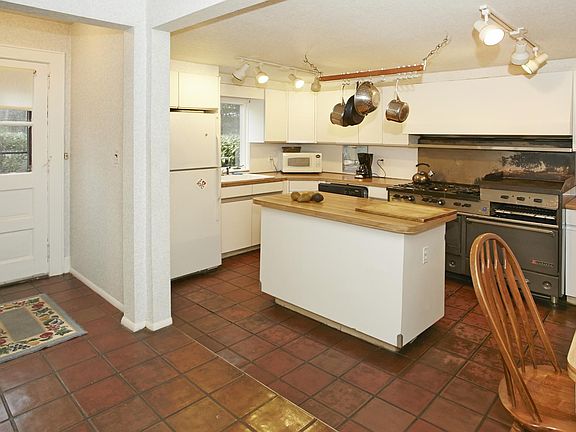 3rd image of 15 Bramshott Ct