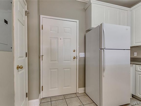 5th image of 712 Frank Thomas Ave APT 204